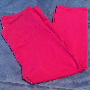 Old Navy Woman’s Magenta Cropped Leggings